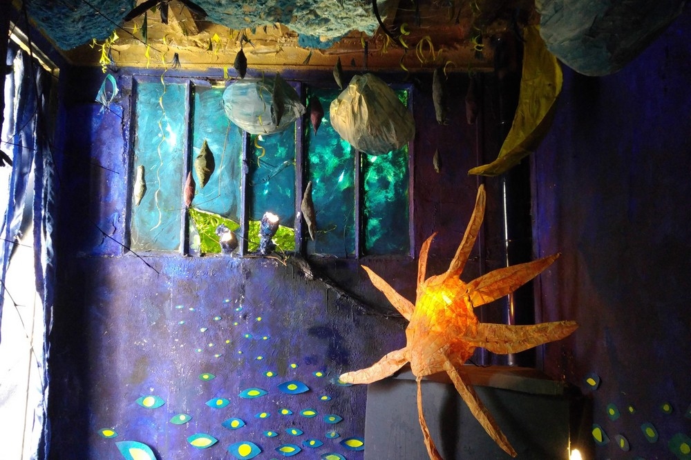 La chambre cosmique, décors de Alex Hays